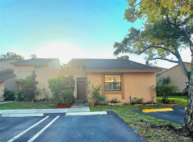 2-bedroom home at 19 Chestnut Circle, Cooper City