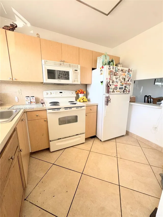 2-bedroom home at 8130 Sunrise Lakes Boulevard #202, Sunrise