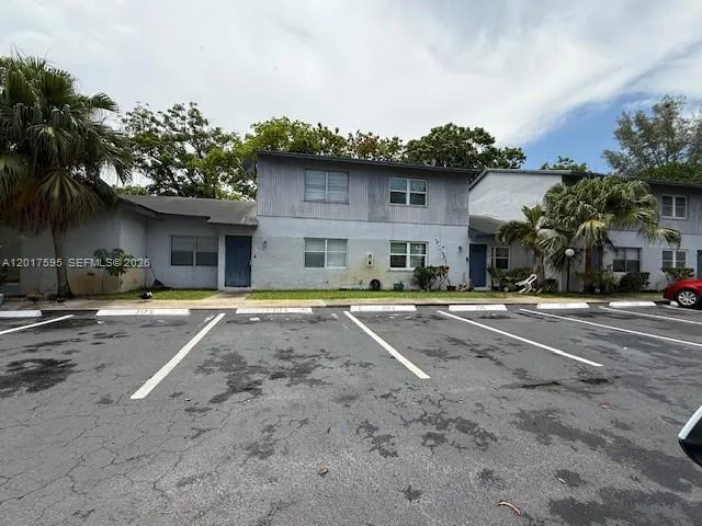 3-bedroom home at 7173 W Sunrise Boulevard #7173, Plantation