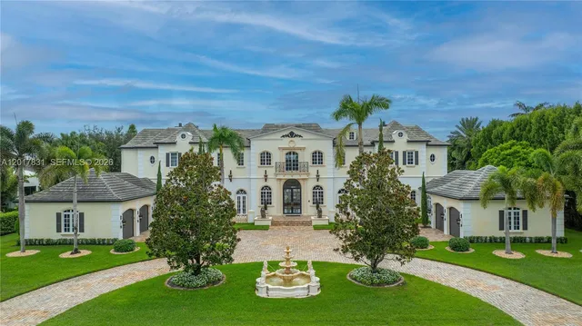 8-bedroom home at 2951 Lake Ridge Lane, Weston