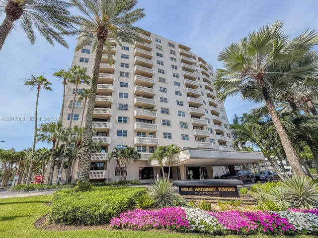 2-bedroom home at 90 Edgewater Drive #114, Coral Gables