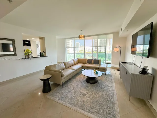 2-bedroom home at 19400 Turnberry Way #531, Aventura