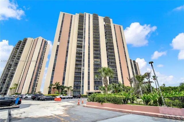 2-bedroom home at 20335 W Country Club Drive #1608, Aventura