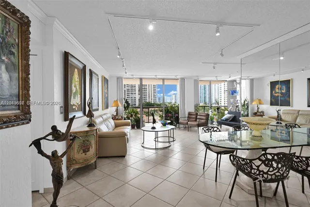 1-bedroom home at 19667 Turnberry Way #6C, Aventura