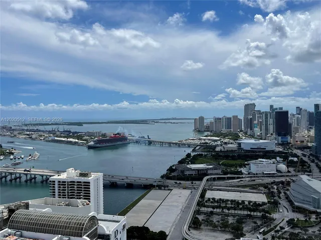 2-bedroom home at 1750 N Bayshore Drive #5614, Miami