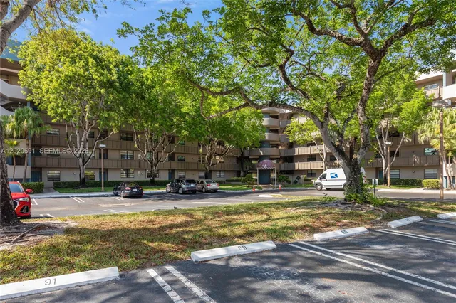 2-bedroom home at 901 Colony Point Circle #521, Pembroke Pines