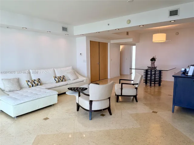 2-bedroom home at 19400 Turnberry Way #731, Aventura