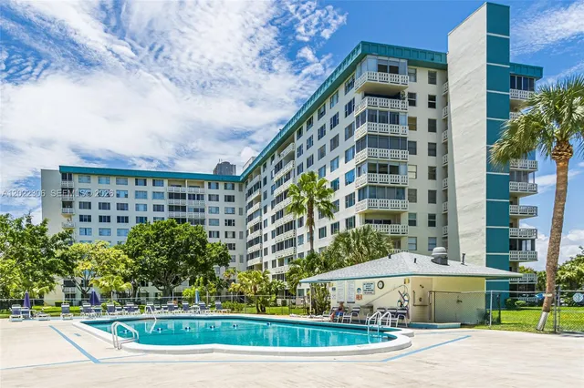 1-bedroom home at 4330 Hillcrest Dr 506 #506, Hollywood