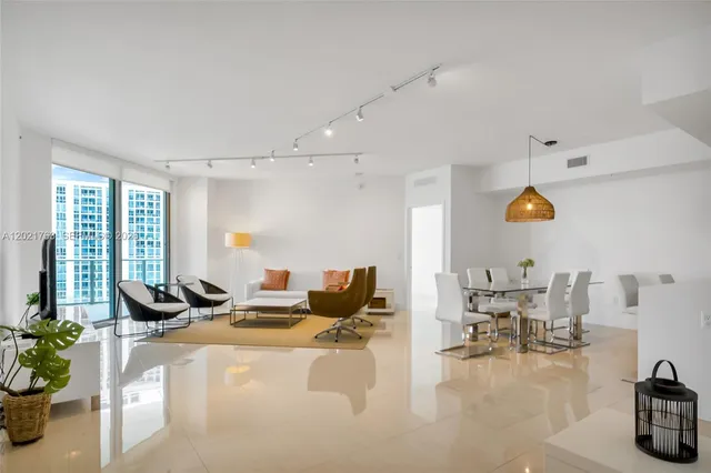 2-bedroom home at 17301 Biscayne Boulevard #907, North Miami Beach