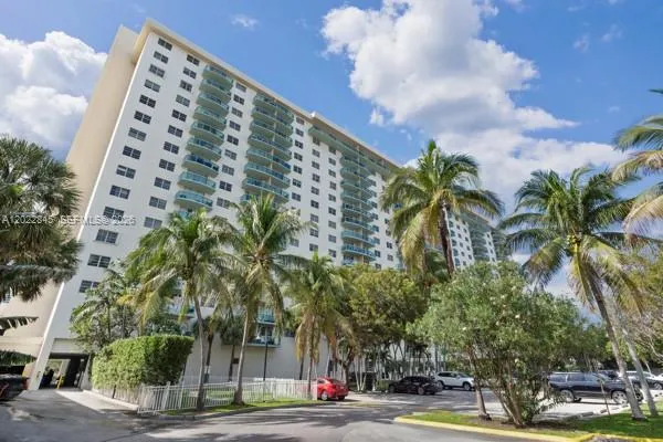 1-bedroom home at 19390 Collins Avenue #817, Sunny Isles Beach