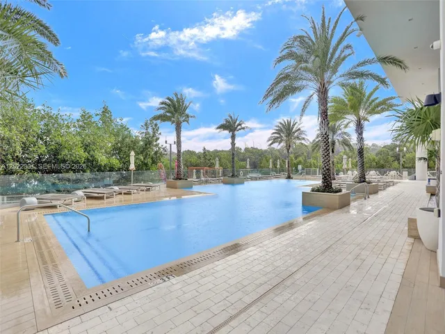 2-bedroom home at 16385 N Biscayne Boulevard #403, North Miami Beach
