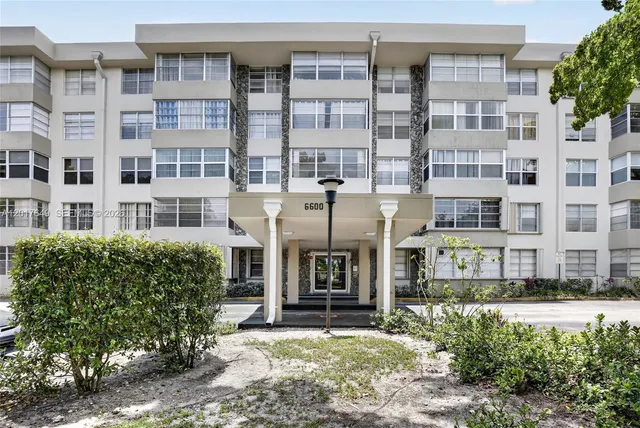 2-bedroom home at 6600 Cypress Road #504, Plantation