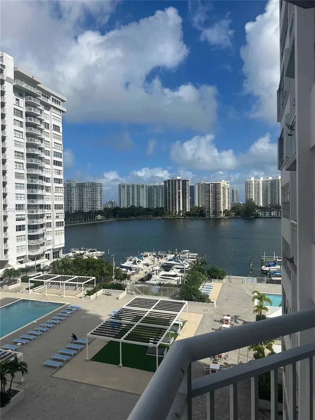 2-bedroom home at 18041 Biscayne Boulevard #702, Aventura