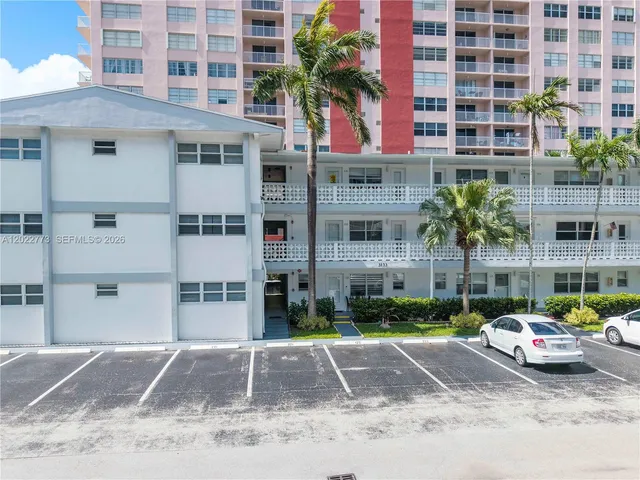 1-bedroom home at 3133 S Ocean Drive #318, Hallandale Beach