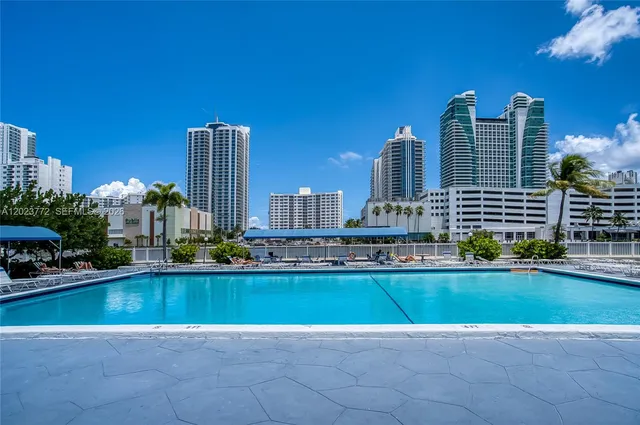 1-bedroom home at 600 SW Parkview Drive #505, Hallandale Beach