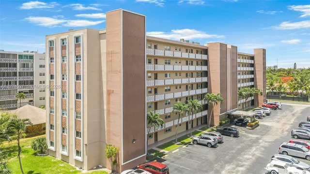 2-bedroom home at 500 NE 12th Avenue #407, Hallandale Beach