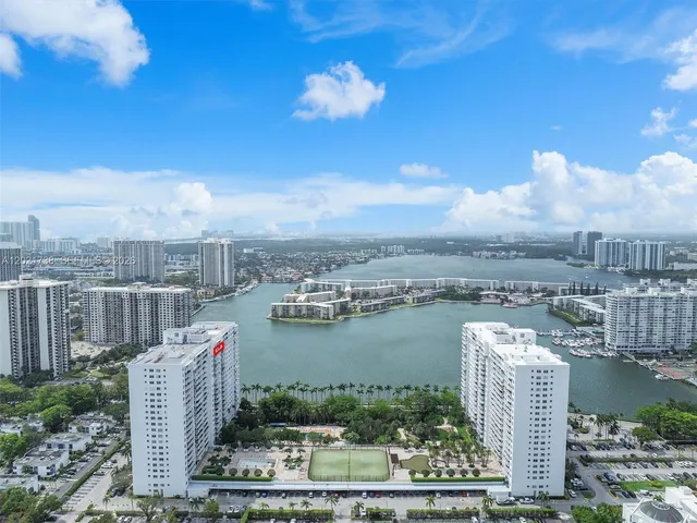 2-bedroom home at 2851 NE 183rd Street #2112E, Aventura