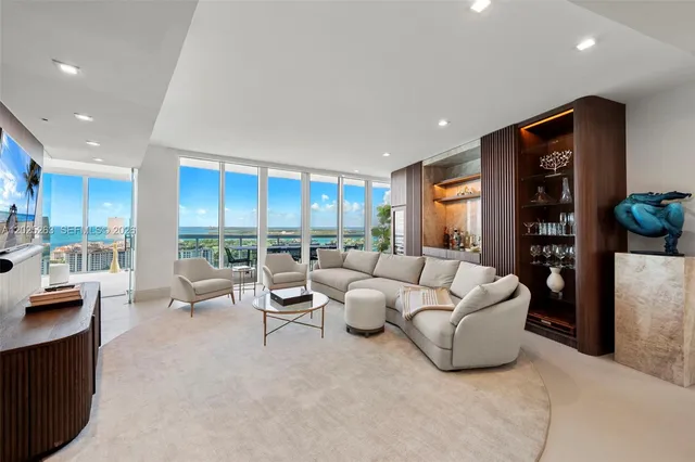 3-bedroom home at 1000 S Pointe Drive #2803, Miami Beach