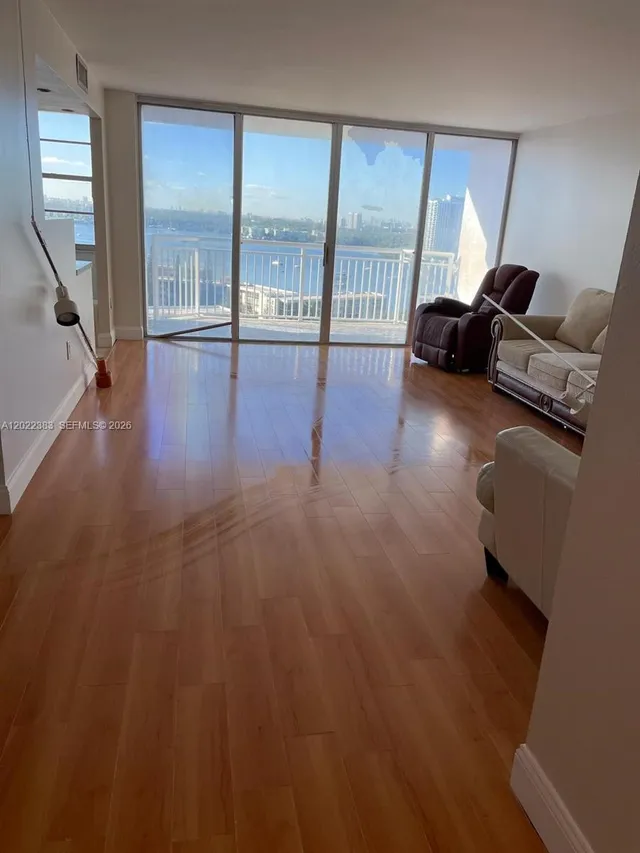 3-bedroom home at 18021 Biscayne Boulevard #1701/2, Aventura