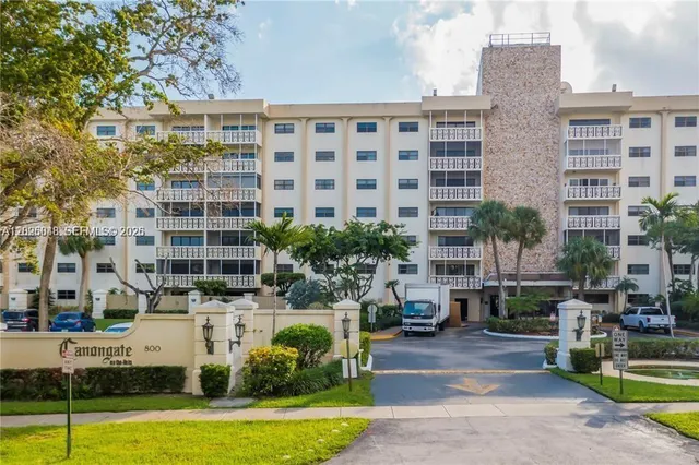 3-bedroom home at 800 NE 195th Street #720, Miami