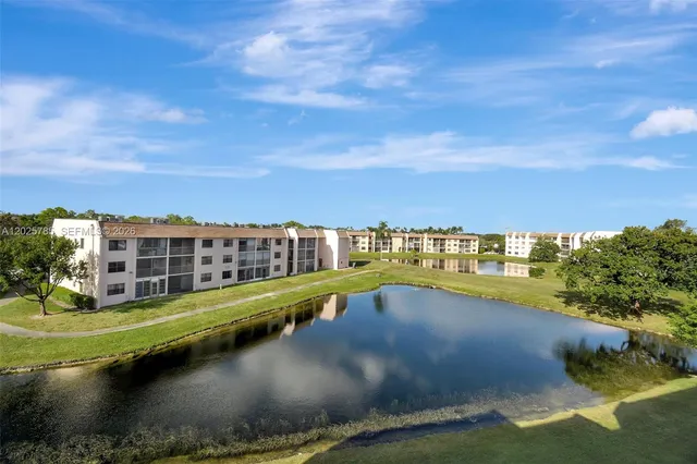 2-bedroom home at 10145 Sunrise Lakes Boulevard #403, Sunrise