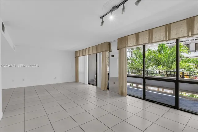 3-bedroom home at 13951 Kendale Lakes Circle #208A, Miami