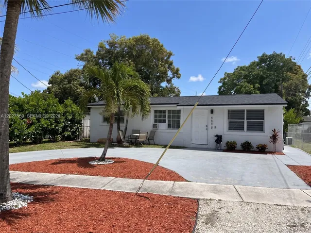 5-bedroom home at 685 SW 7th Terrace, Dania Beach