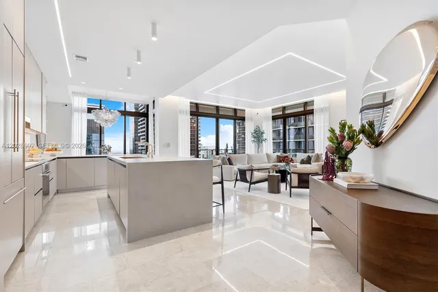 4-bedroom home at 88 SW 7th Street #4001, Miami