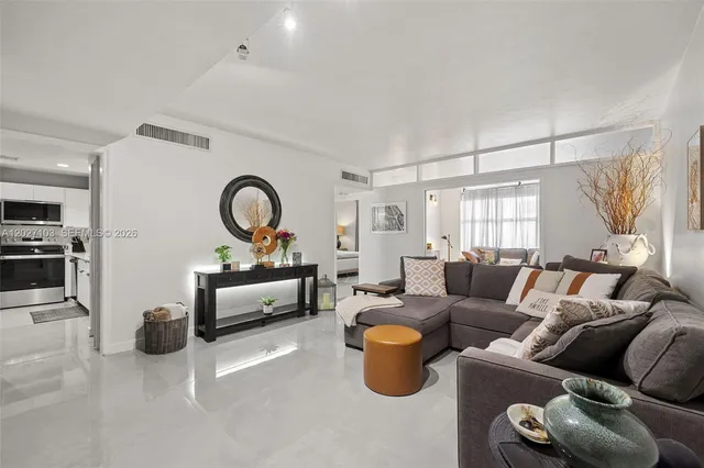 1-bedroom home at 5001 Collins Avenue #1E, Miami Beach