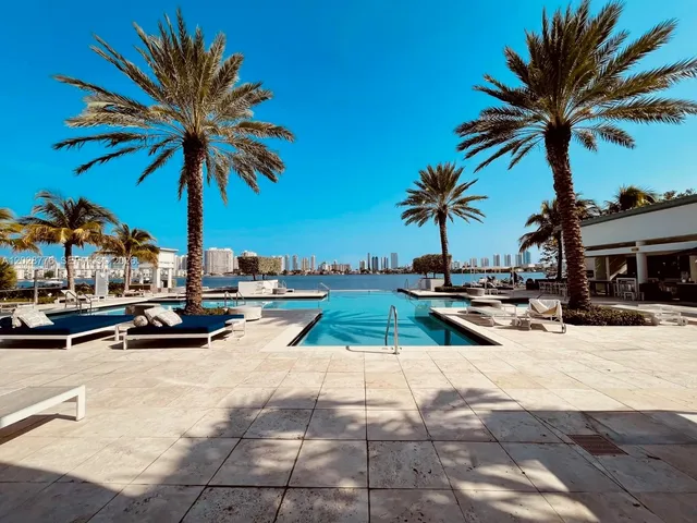2-bedroom home at 17111 Biscayne Boulevard #208, North Miami Beach