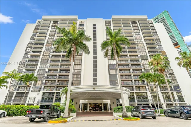 2-bedroom home at 1450 Brickell Bay Drive #1815, Miami