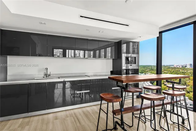 1-bedroom home at 1451 Brickell Avenue #1706, Miami