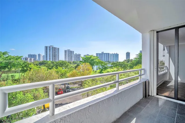 2-bedroom home at 20355 NE 34th Court #421, Aventura