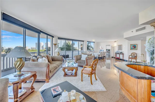 4-bedroom home at 2000 Island Boulevard #806, Aventura