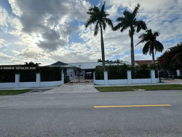 4-bedroom home at 3690 SW 139th Avenue, Miami