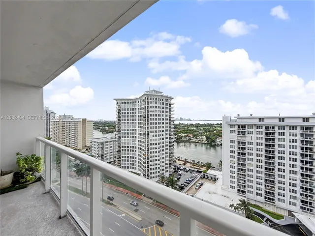 1-bedroom home at 5701 Collins Avenue #1711, Miami Beach