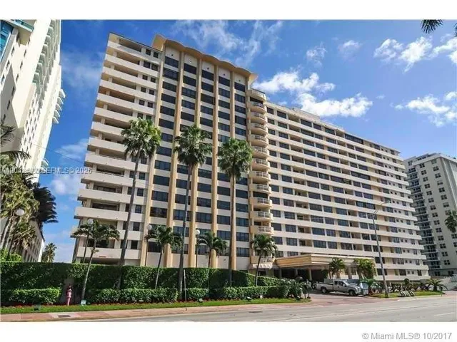 1-bedroom home at 5005 Collins Avenue #1202, Miami Beach