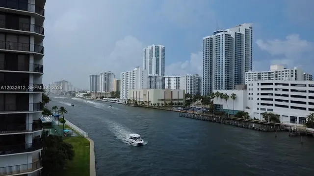 1-bedroom home at 400 Leslie Drive #1124, Hallandale Beach