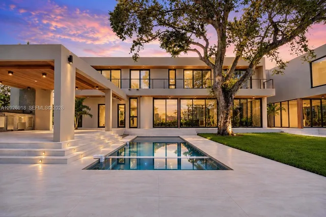 6-bedroom home at 11920 SW 69th Court, Pinecrest