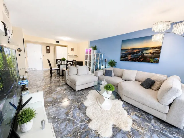 2-bedroom home at 4200 Hillcrest Dr 403 #403, Hollywood