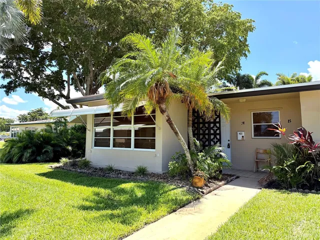 2-bedroom home at 1042 N Dr A #A, Delray Beach