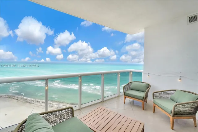 1-bedroom home at 18201 Collins Avenue #2008A, Sunny Isles Beach
