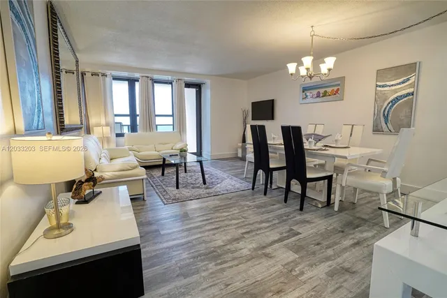 1-bedroom home at 5225 Collins Avenue #1204, Miami Beach