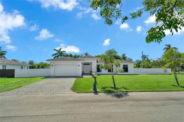 5-bedroom home at 32008 SW 199th Place, Homestead