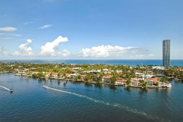 2-bedroom home at 19707 Turnberry Way #20H, Aventura