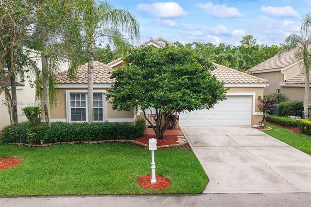 3-bedroom home at 2013 Island Circle, Weston