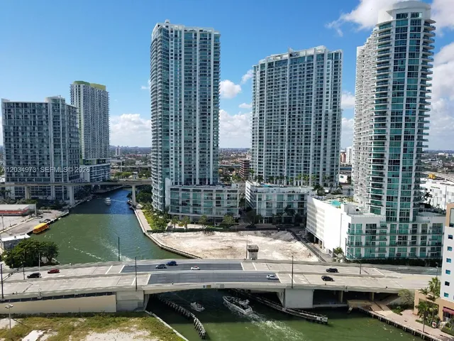 1-bedroom home at 31 SE 5th Street #2205, Miami