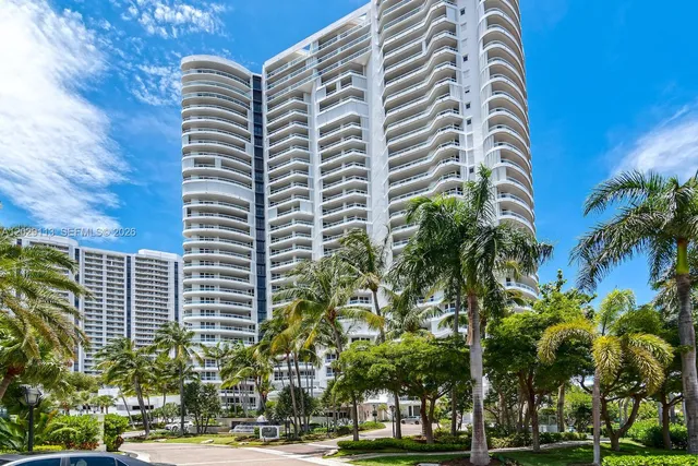 4-bedroom home at 21050 NE 38th Avenue #305, Aventura