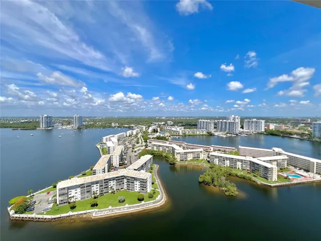 2-bedroom home at 1000 W Island Boulevard #3010, Aventura