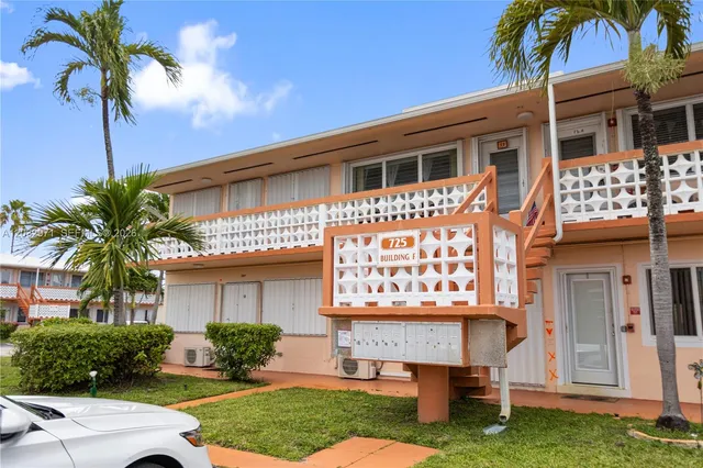 1-bedroom home at 725 SW 11th Avenue #12, Hallandale Beach